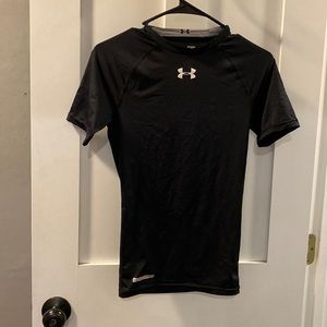 Black stretchy under armour shirt compression